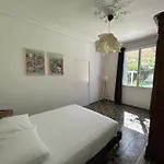 Maison De Caractere Avec Jardin Arbore En Avignon