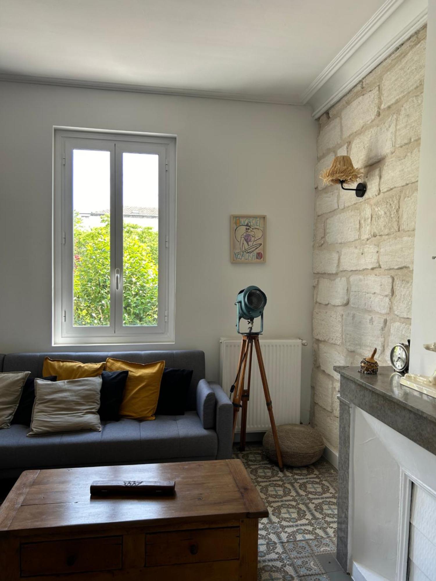 Maison De Caractere Avec Jardin Arbore En Avignon
