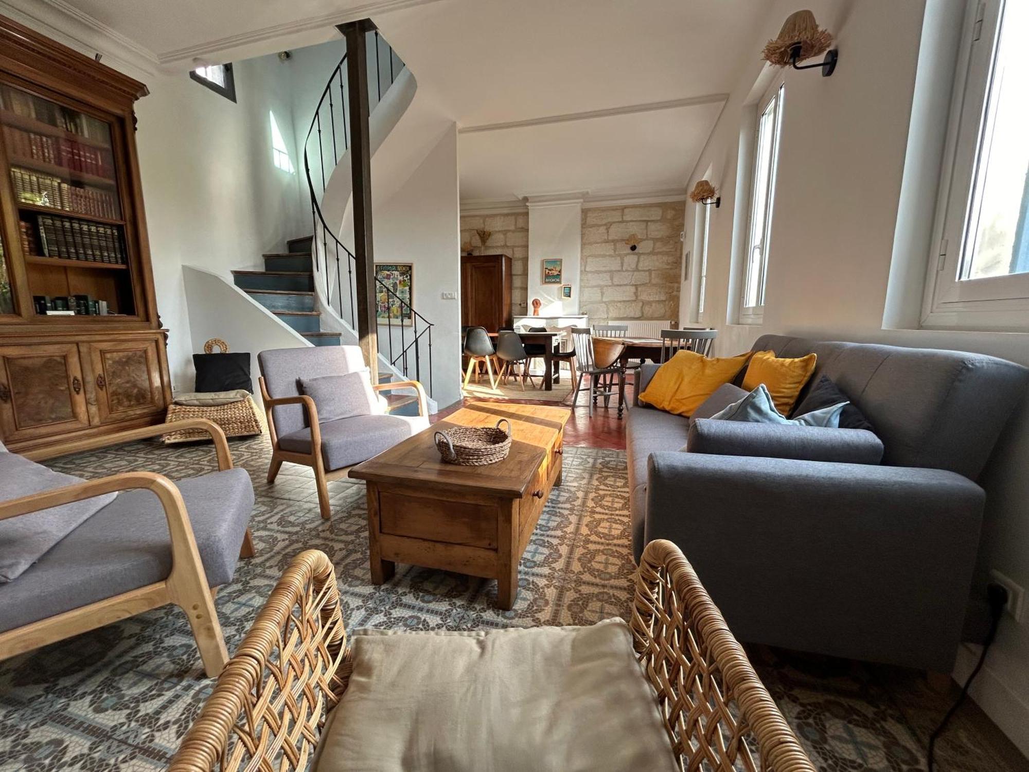 Maison De Caractere Avec Jardin Arbore En * Avignon