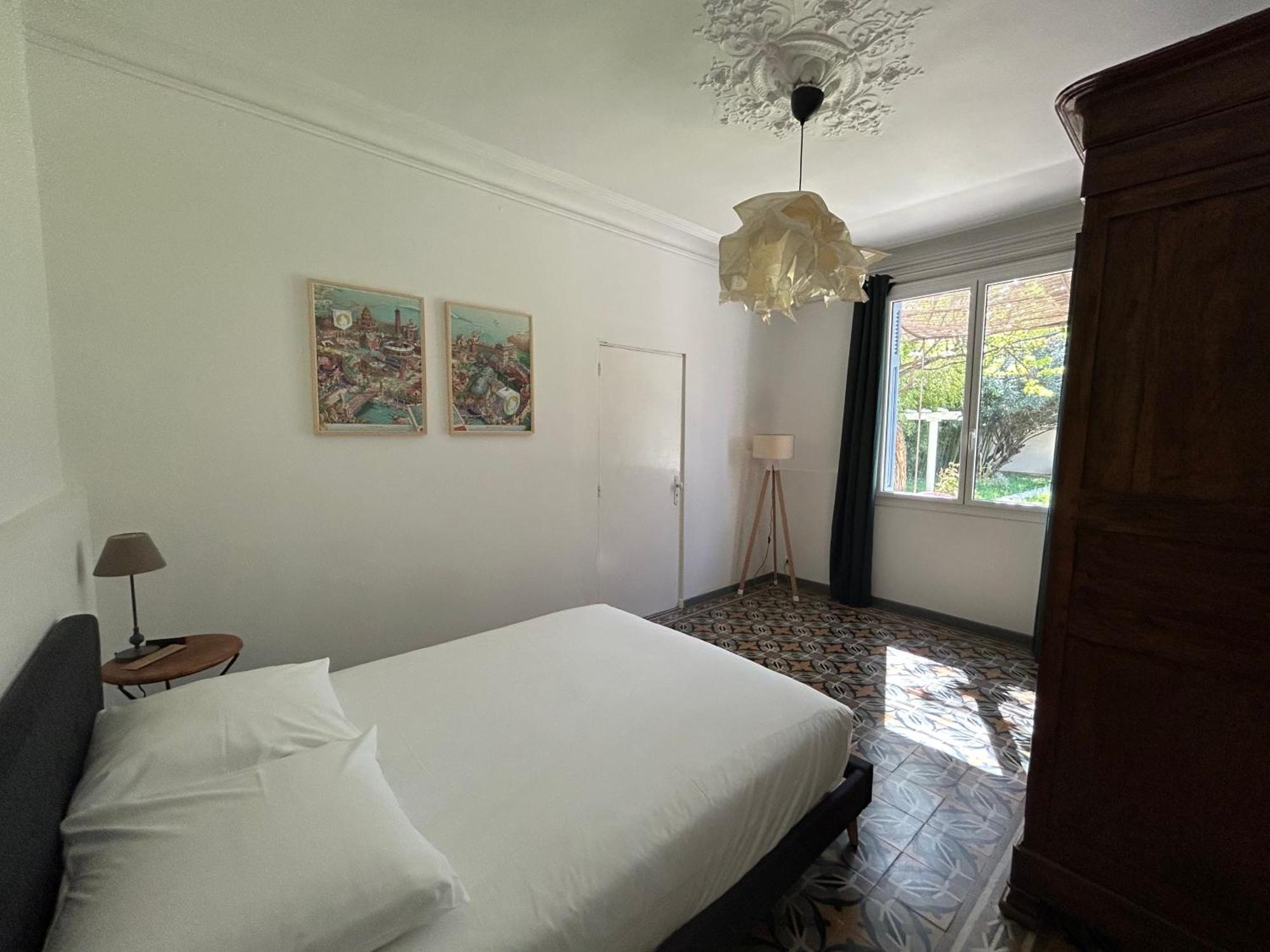 Maison De Caractere Avec Jardin Arbore En Villa *