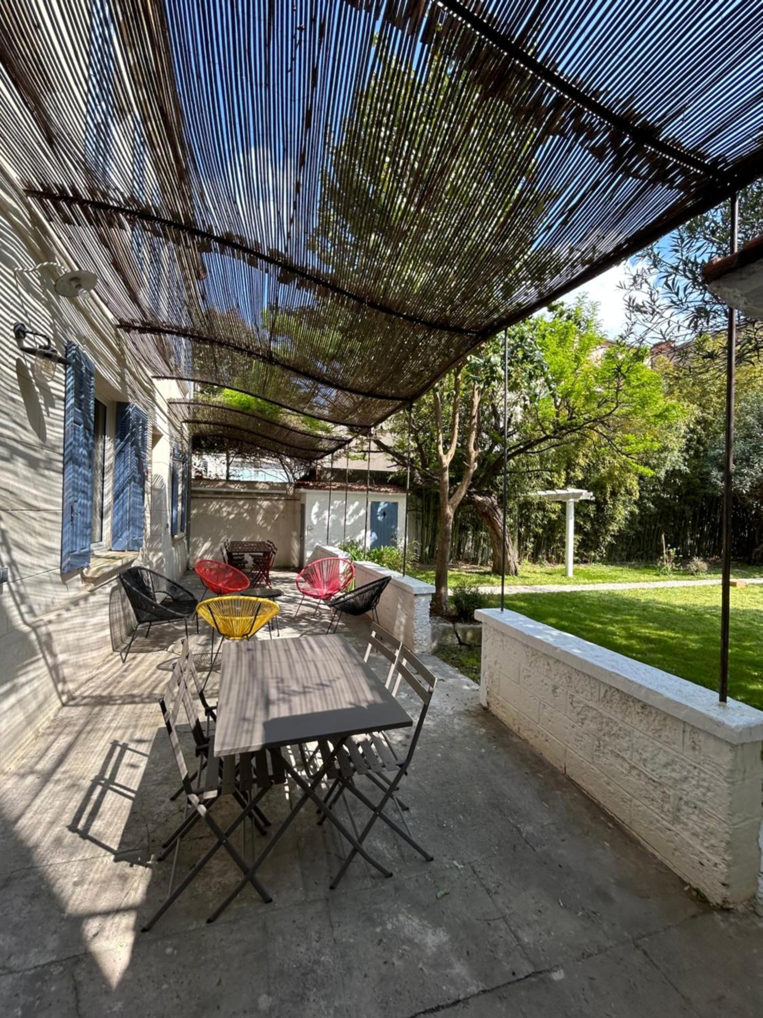 Maison De Caractere Avec Jardin Arbore En Avignon
