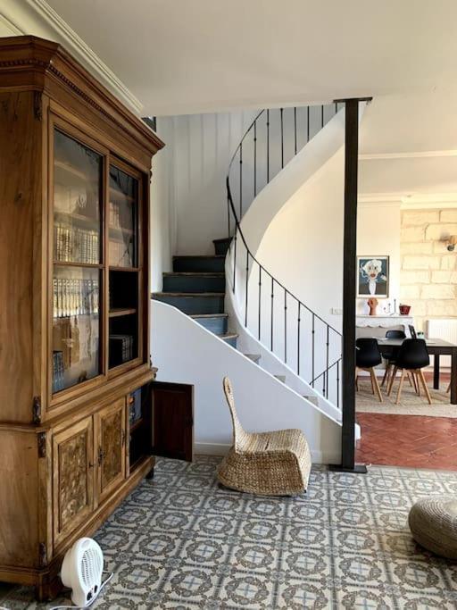 Maison De Caractere Avec Jardin Arbore En Villa