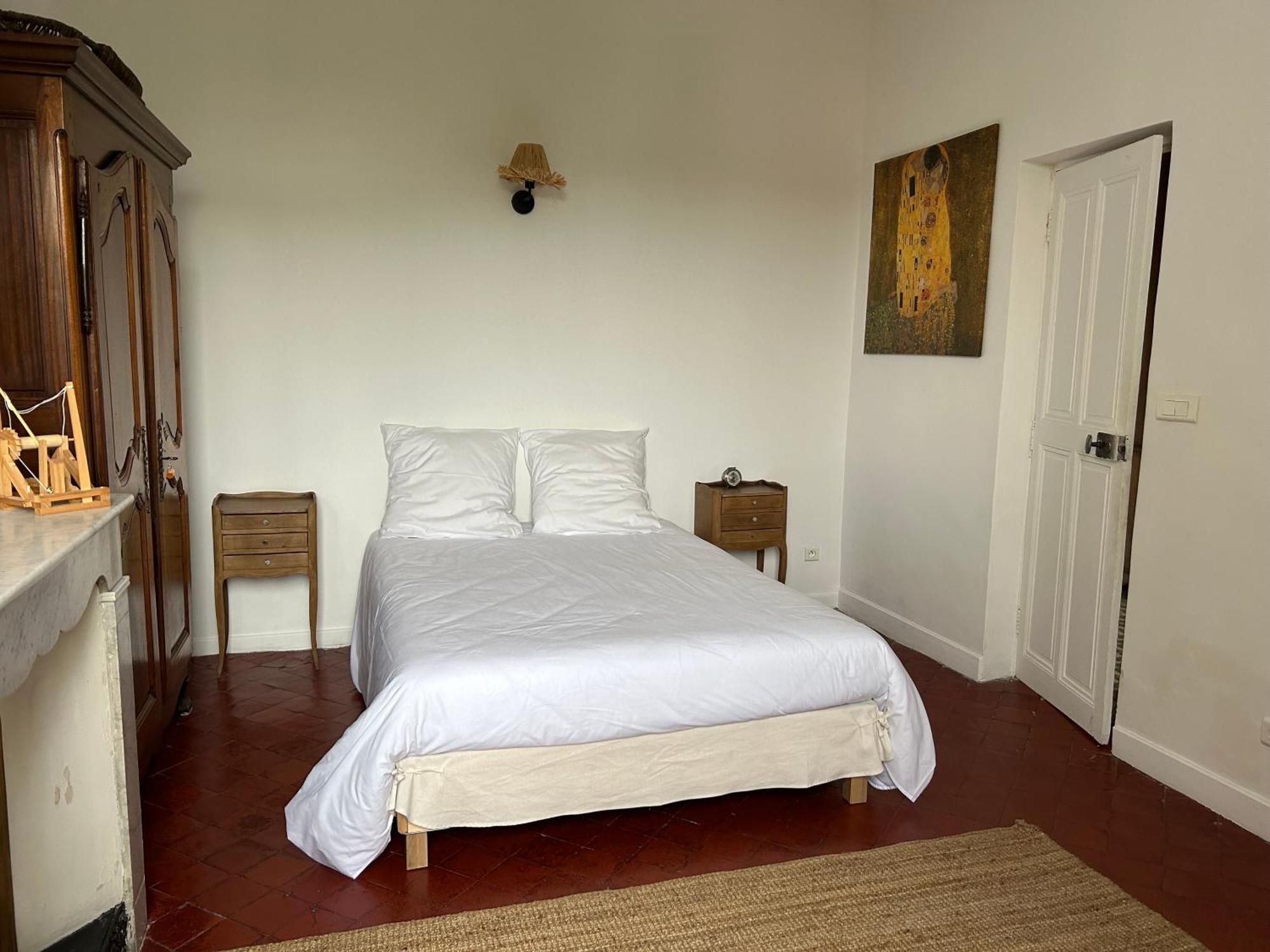 Maison De Caractere Avec Jardin Arbore En Villa