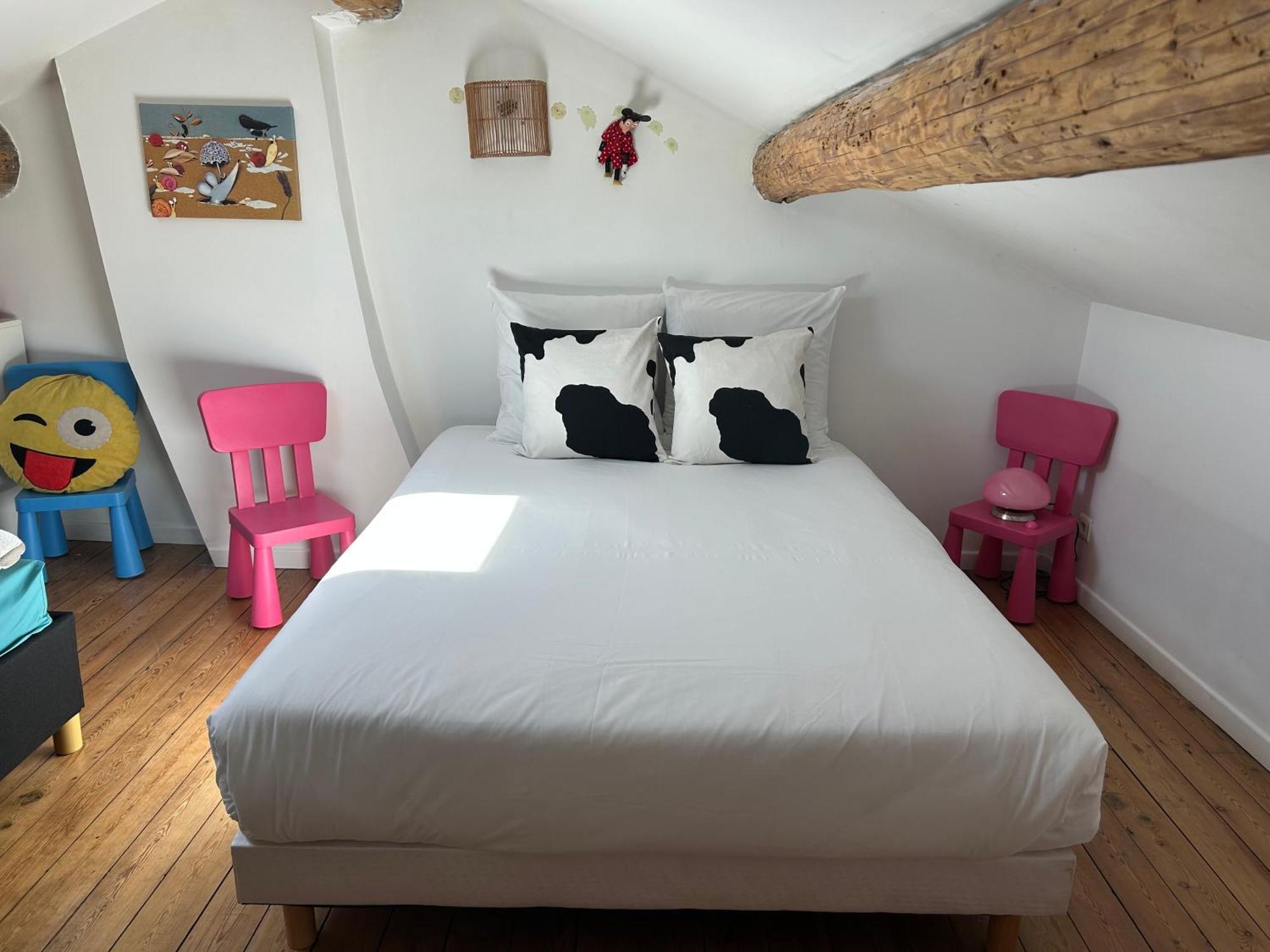 Maison De Caractere Avec Jardin Arbore En