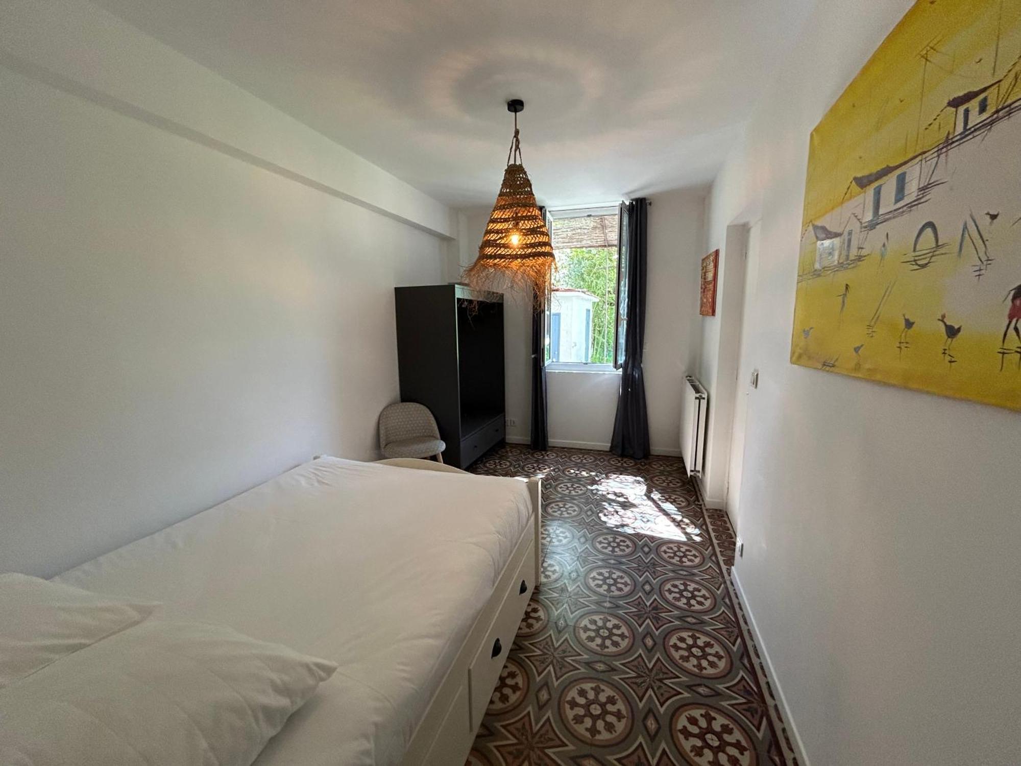 Maison De Caractere Avec Jardin Arbore En